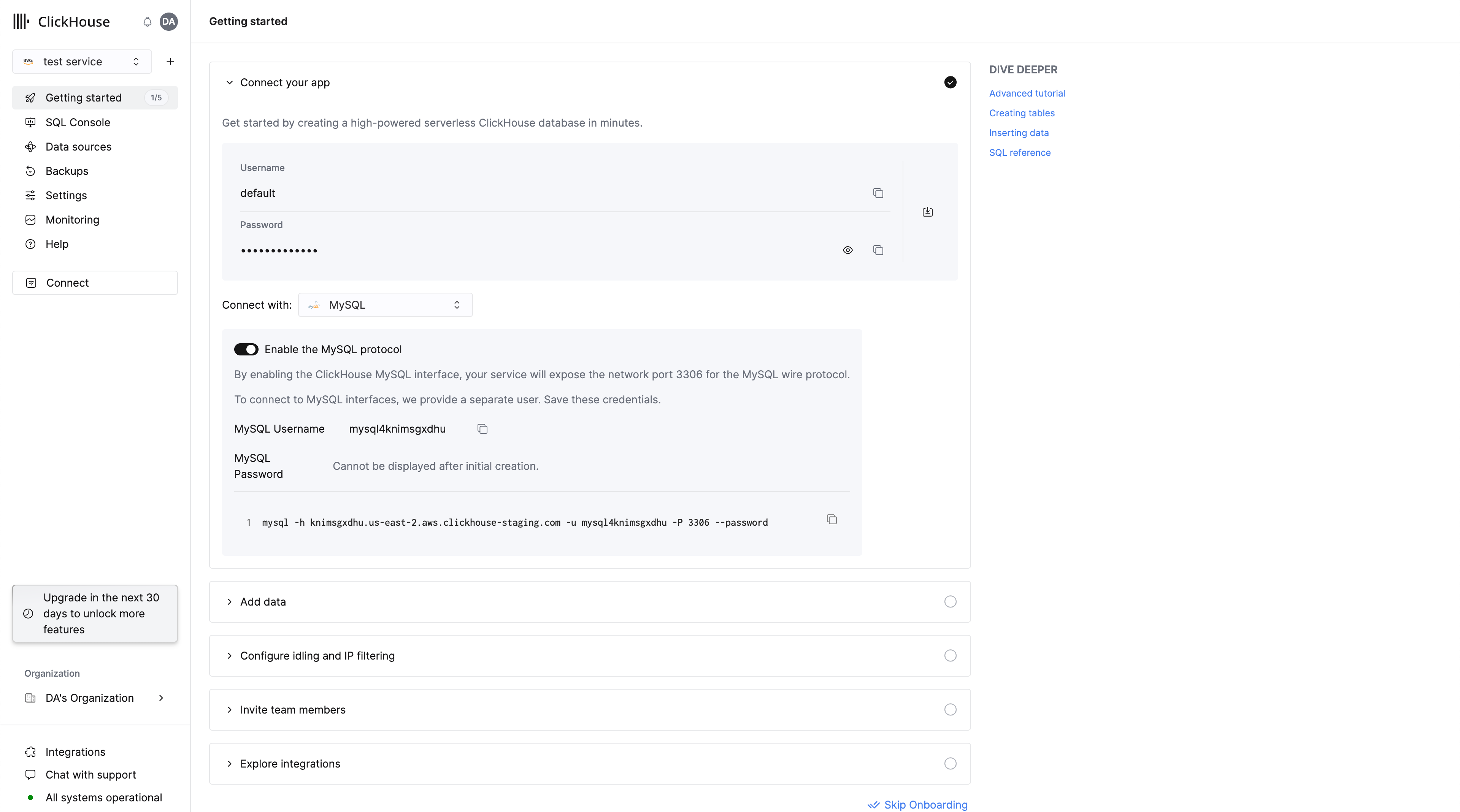 MySQL インターフェイスの有効化トグルと接続情報が表示された ClickHouse Cloud 画面